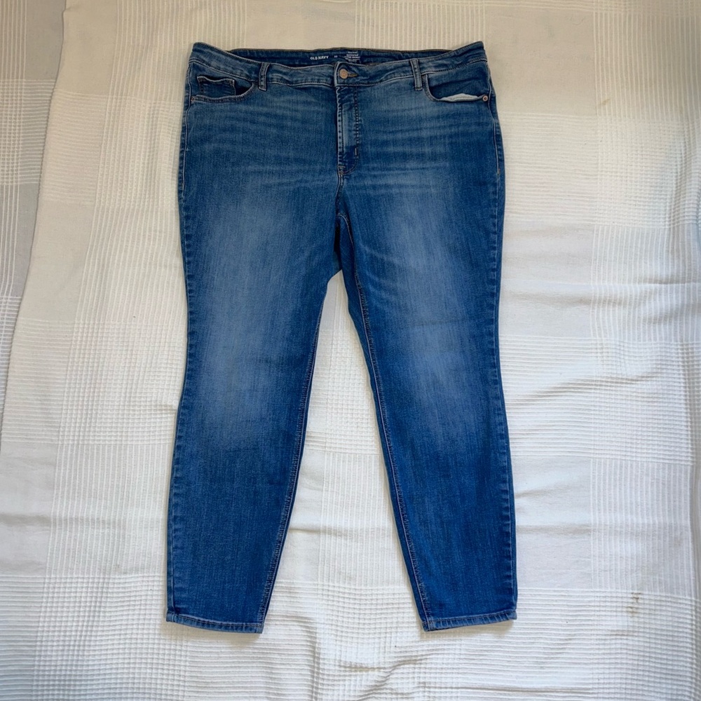 Old Navy Women's Skinny Jeans in Classic Blue